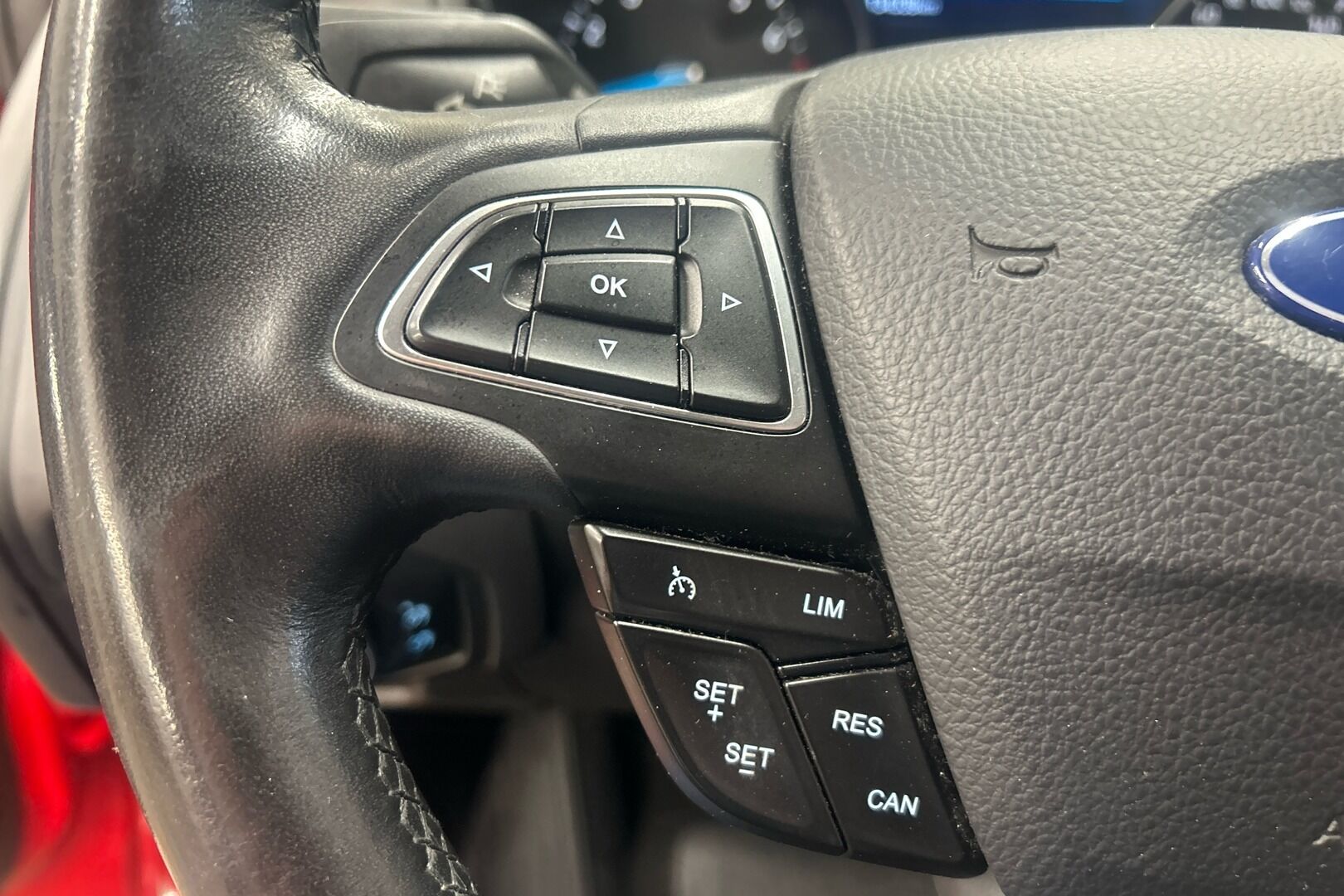 Ford Focus iso kuva 9