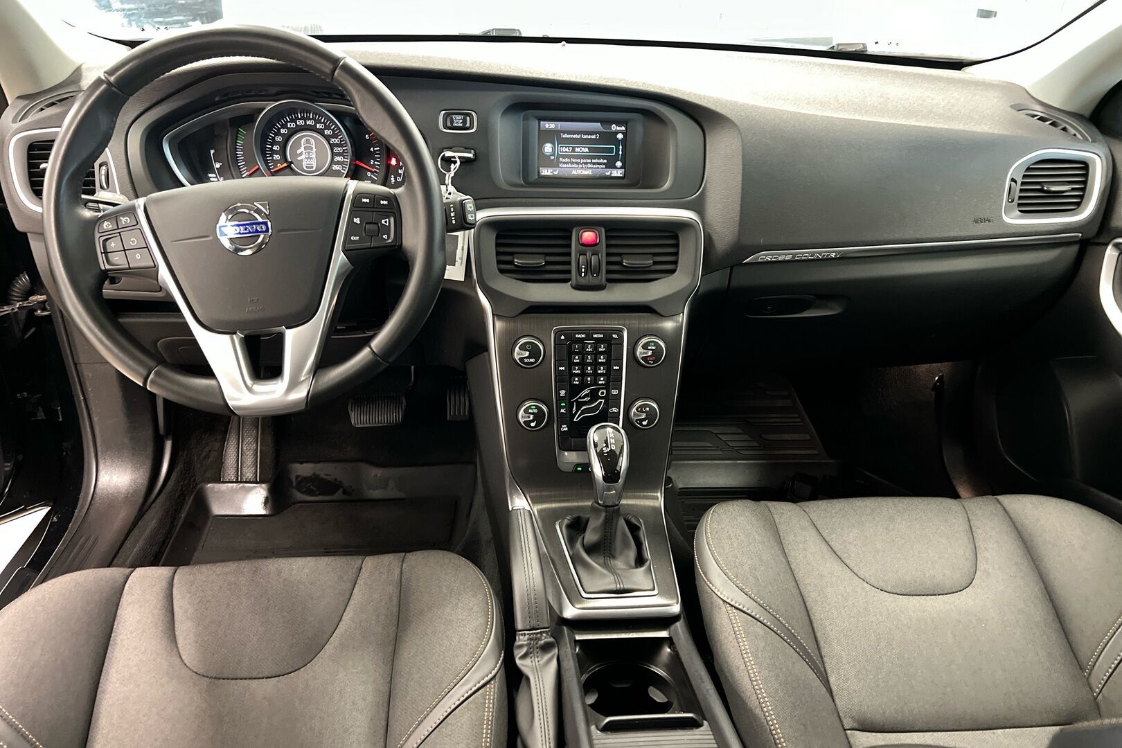 Volvo V40 Cross Country iso kuva 18