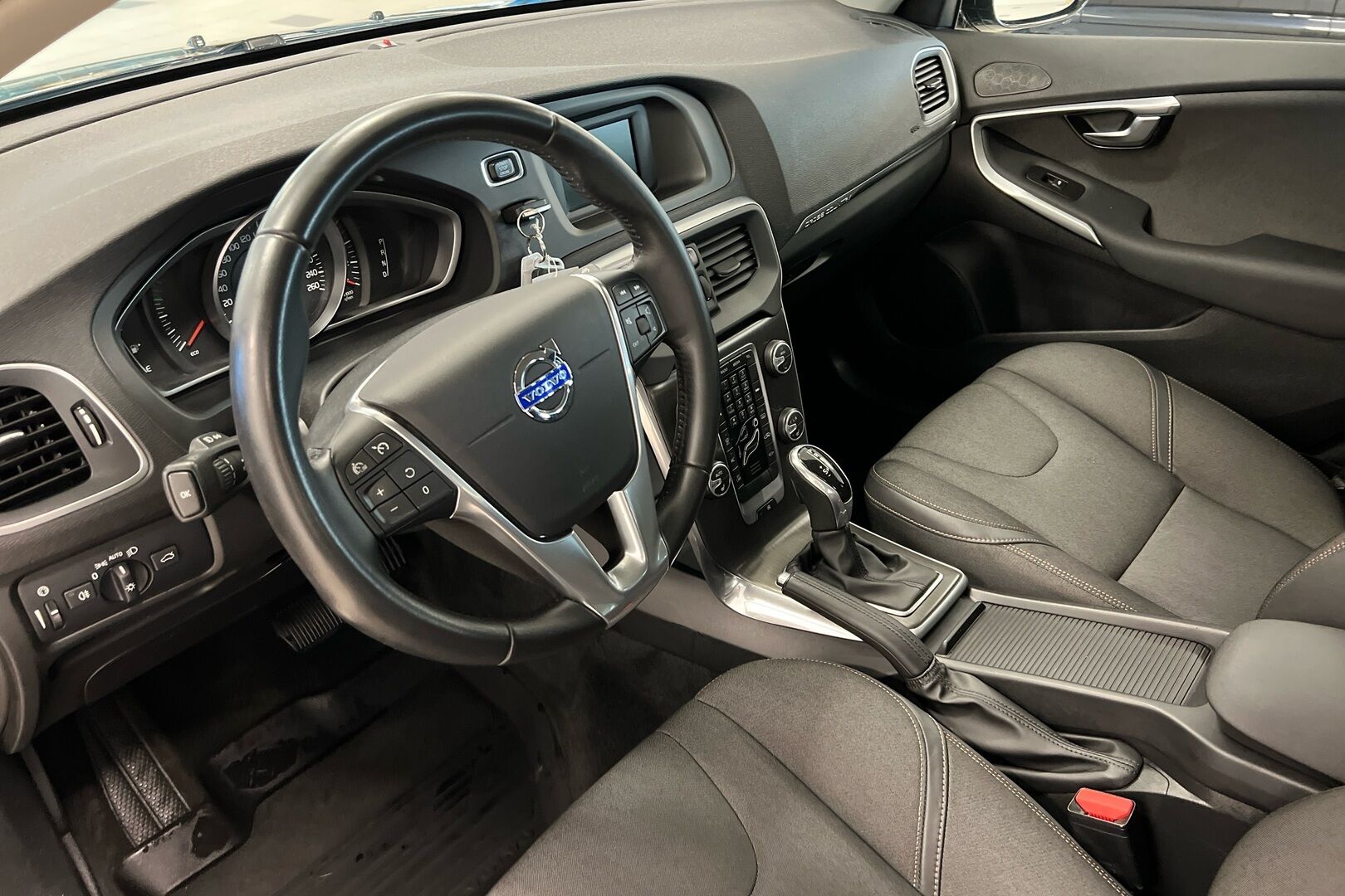 Volvo V40 Cross Country iso kuva 6