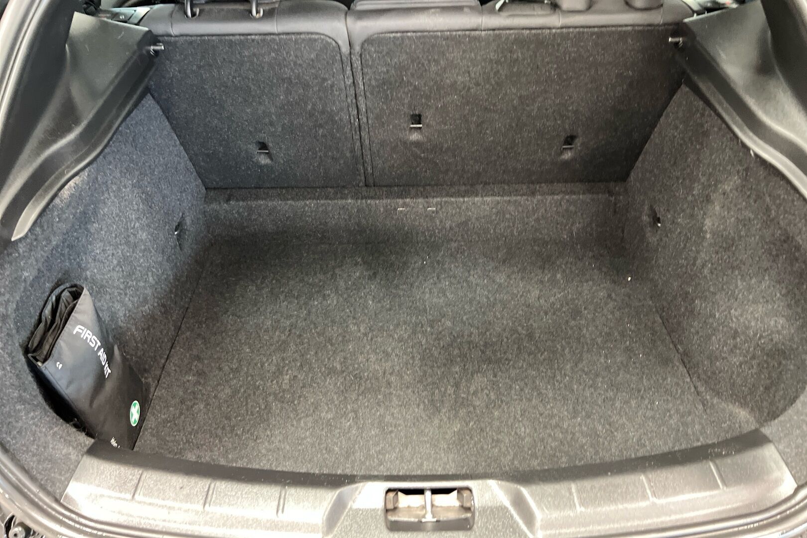 Volvo V40 Cross Country iso kuva 9