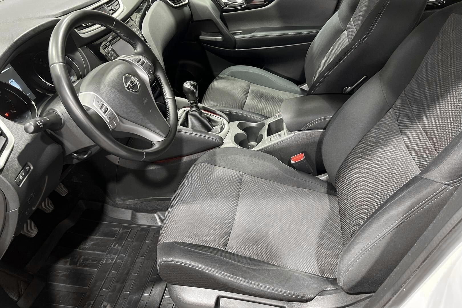 Nissan Qashqai iso kuva 9