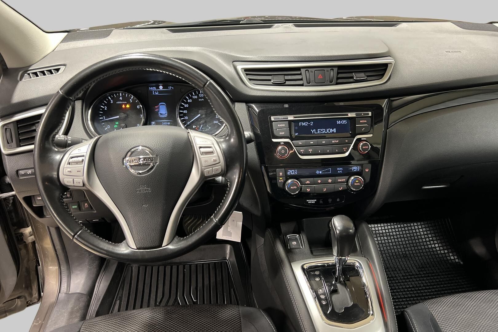 Nissan Qashqai iso kuva 10