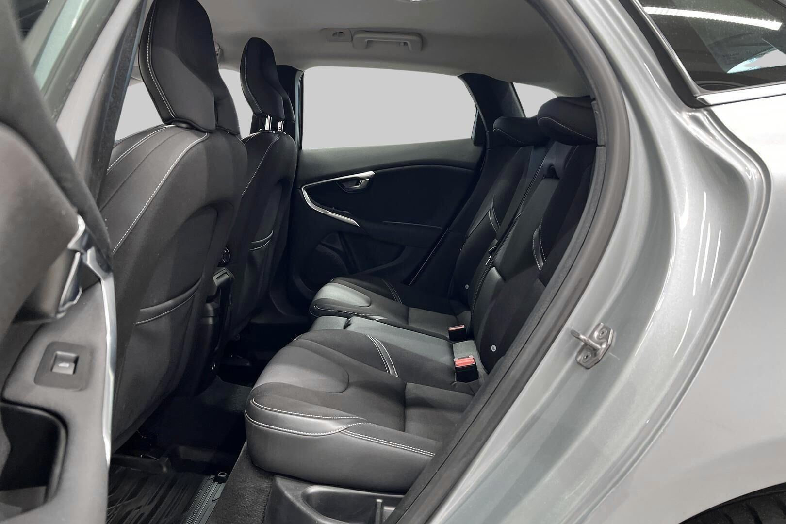 Volvo V40 iso kuva 10