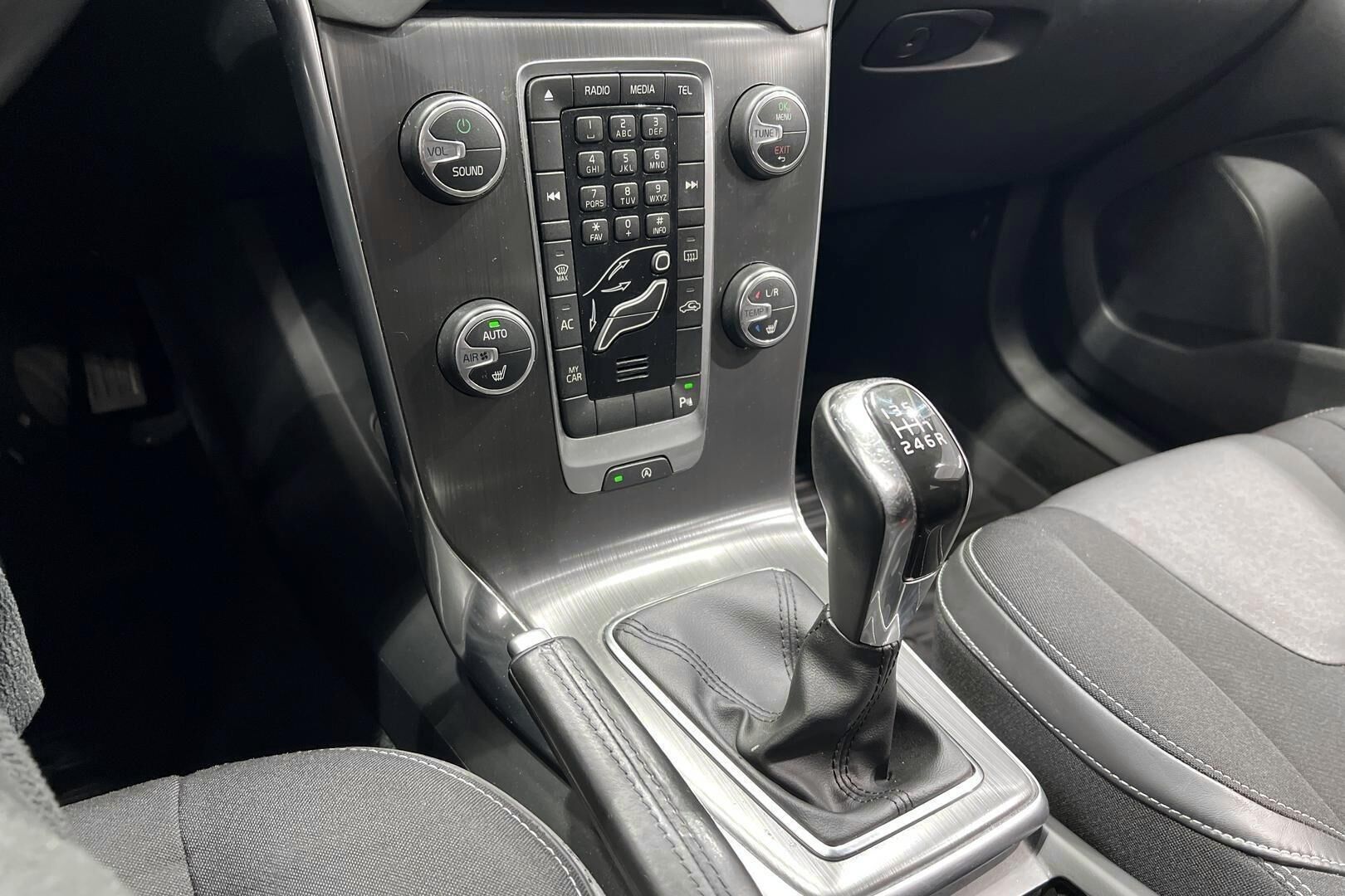 Volvo V40 iso kuva 24