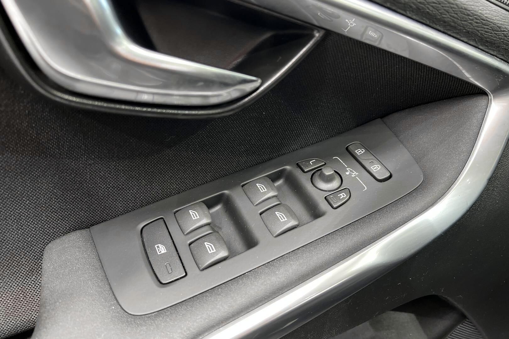 Volvo V40 iso kuva 23
