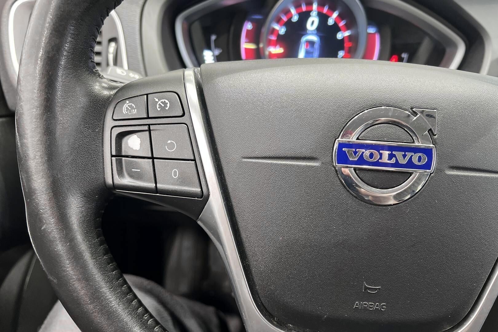 Volvo V40 iso kuva 28