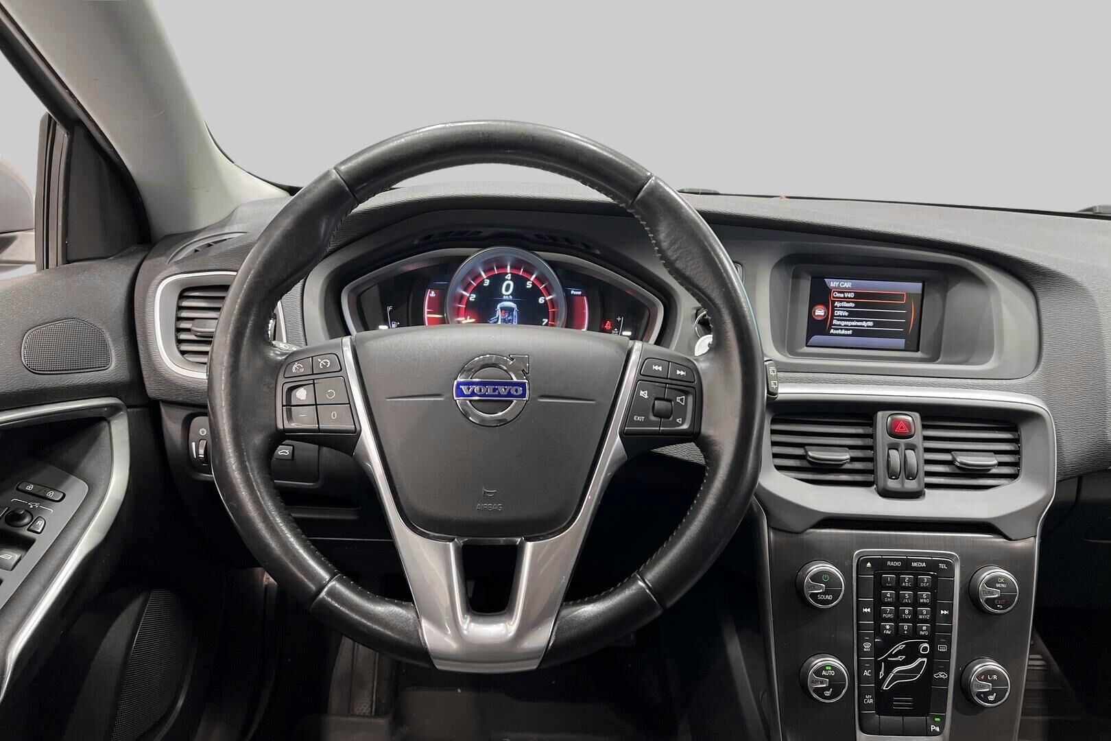Volvo V40 iso kuva 33