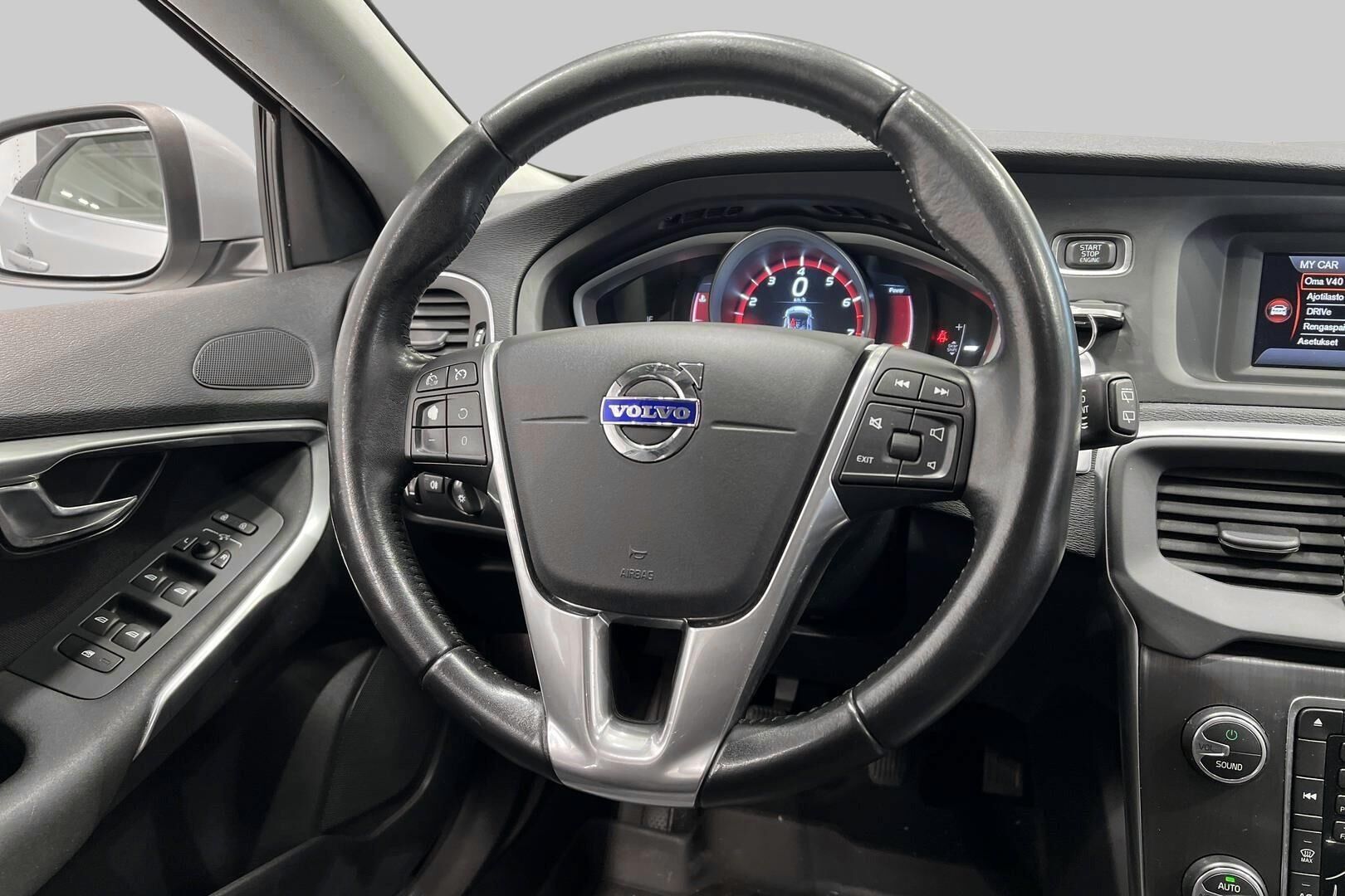 Volvo V40 iso kuva 34