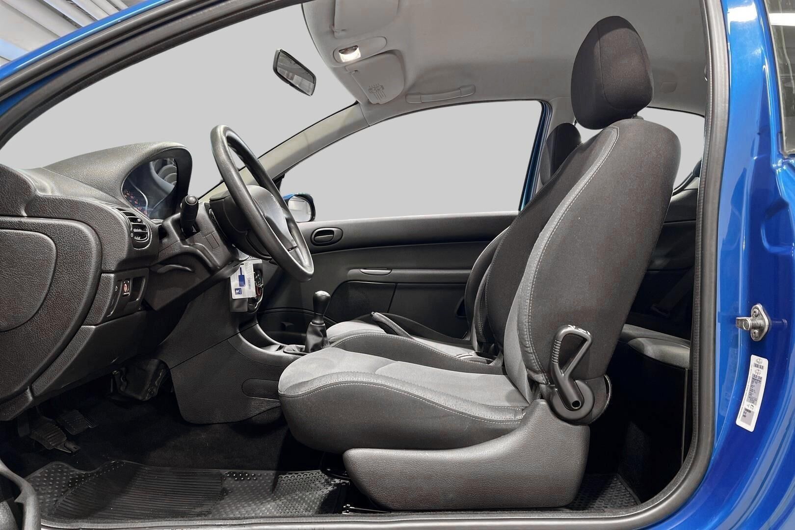 Peugeot 206 iso kuva 9