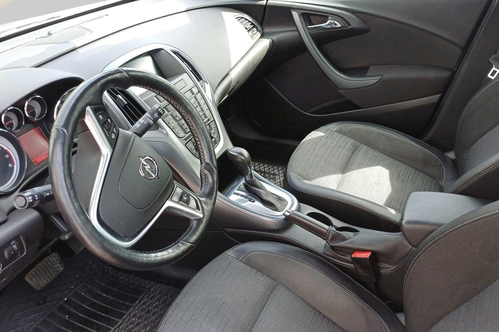 Opel Astra iso kuva 1