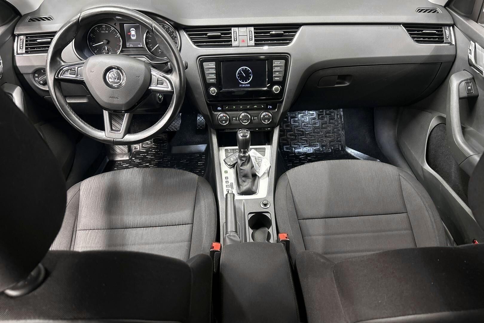 Skoda Octavia iso kuva 11
