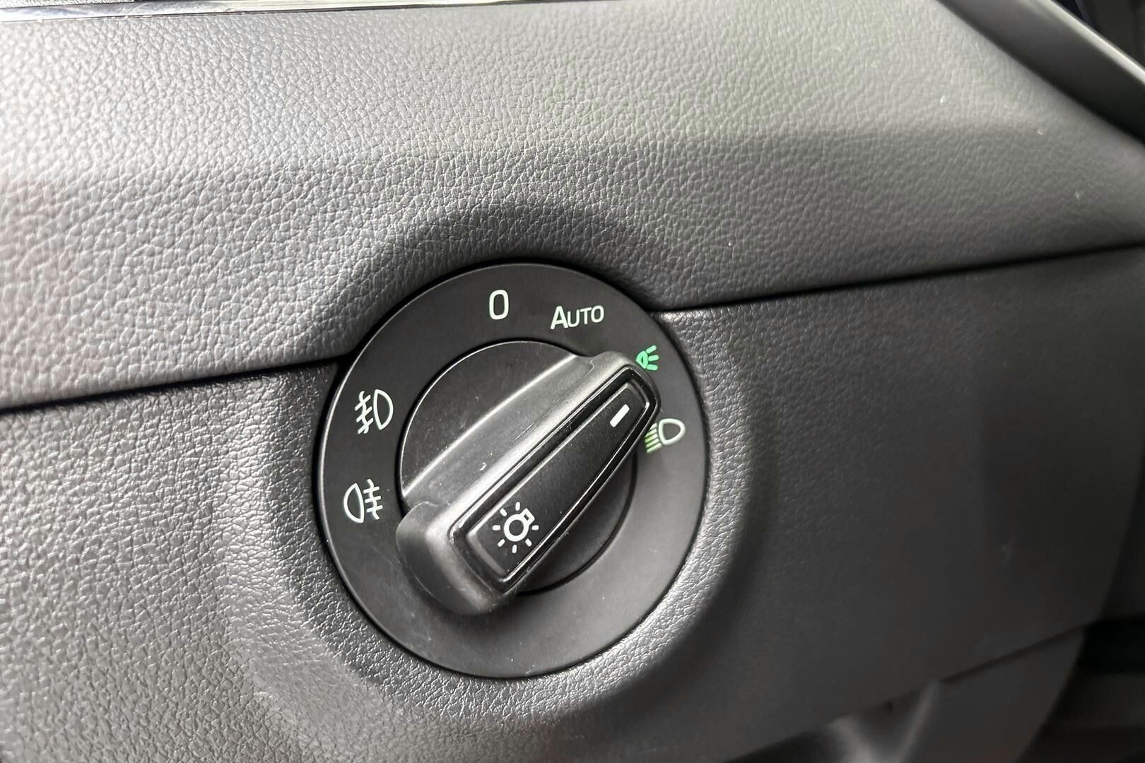 Skoda Octavia iso kuva 19