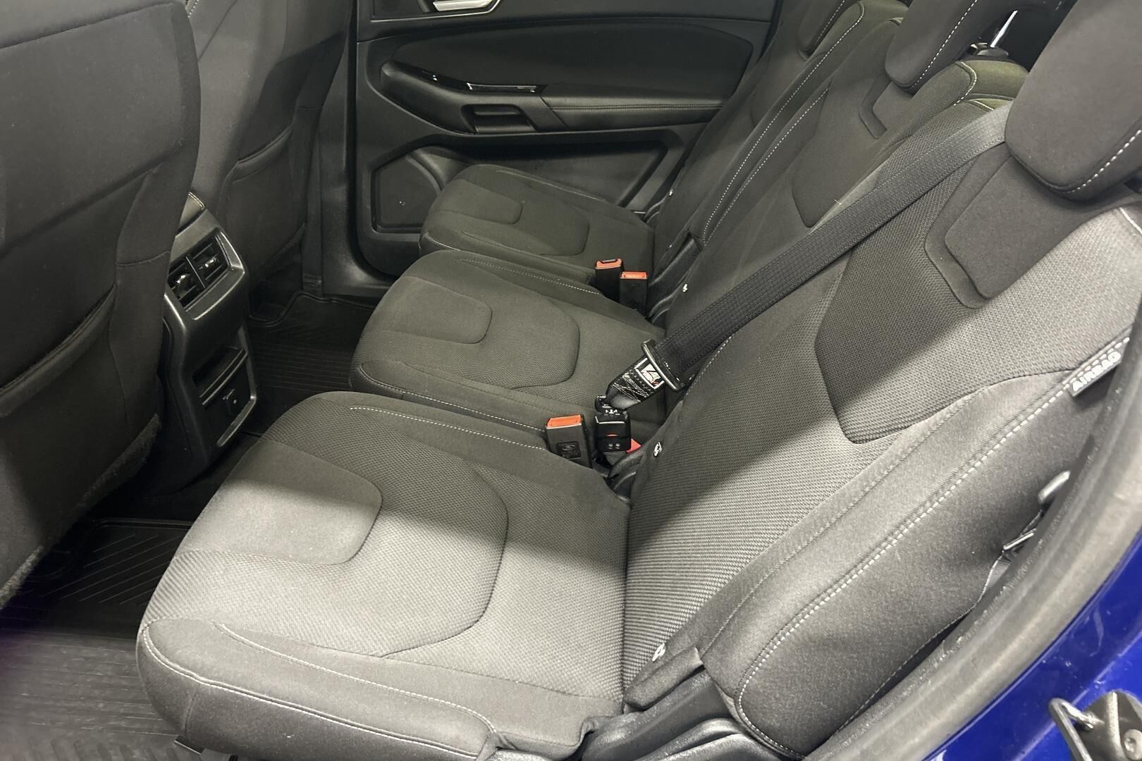 Ford S-Max iso kuva 10