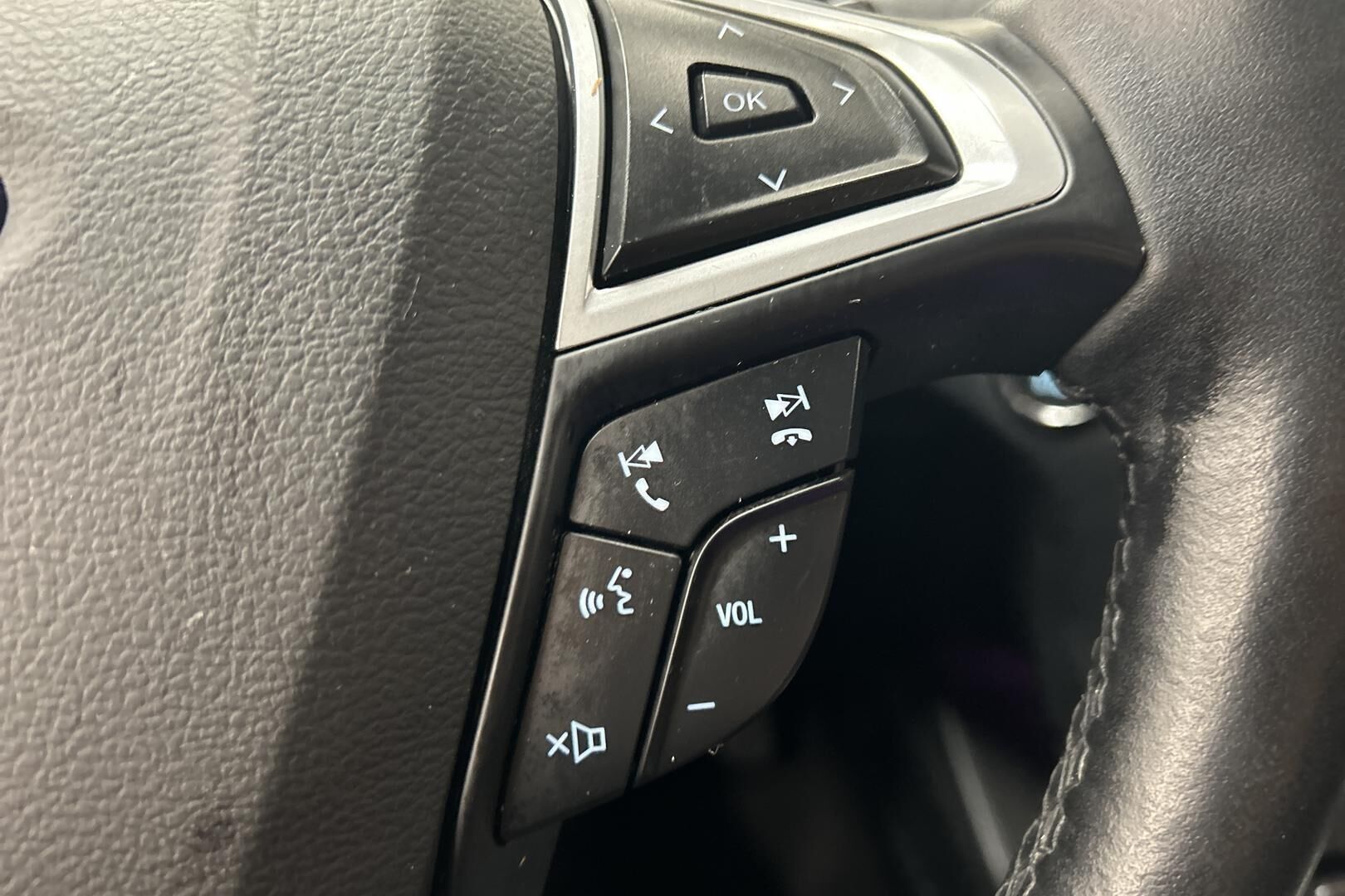 Ford S-Max iso kuva 16