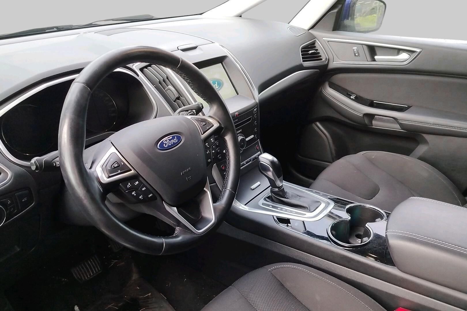 Ford S-Max iso kuva 2