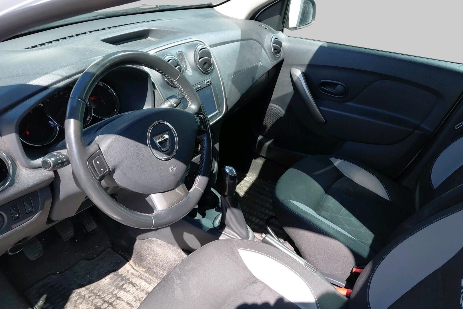 Dacia Sandero iso kuva 2
