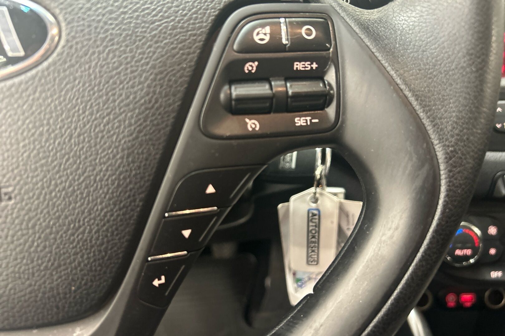 Kia cee'd iso kuva 14