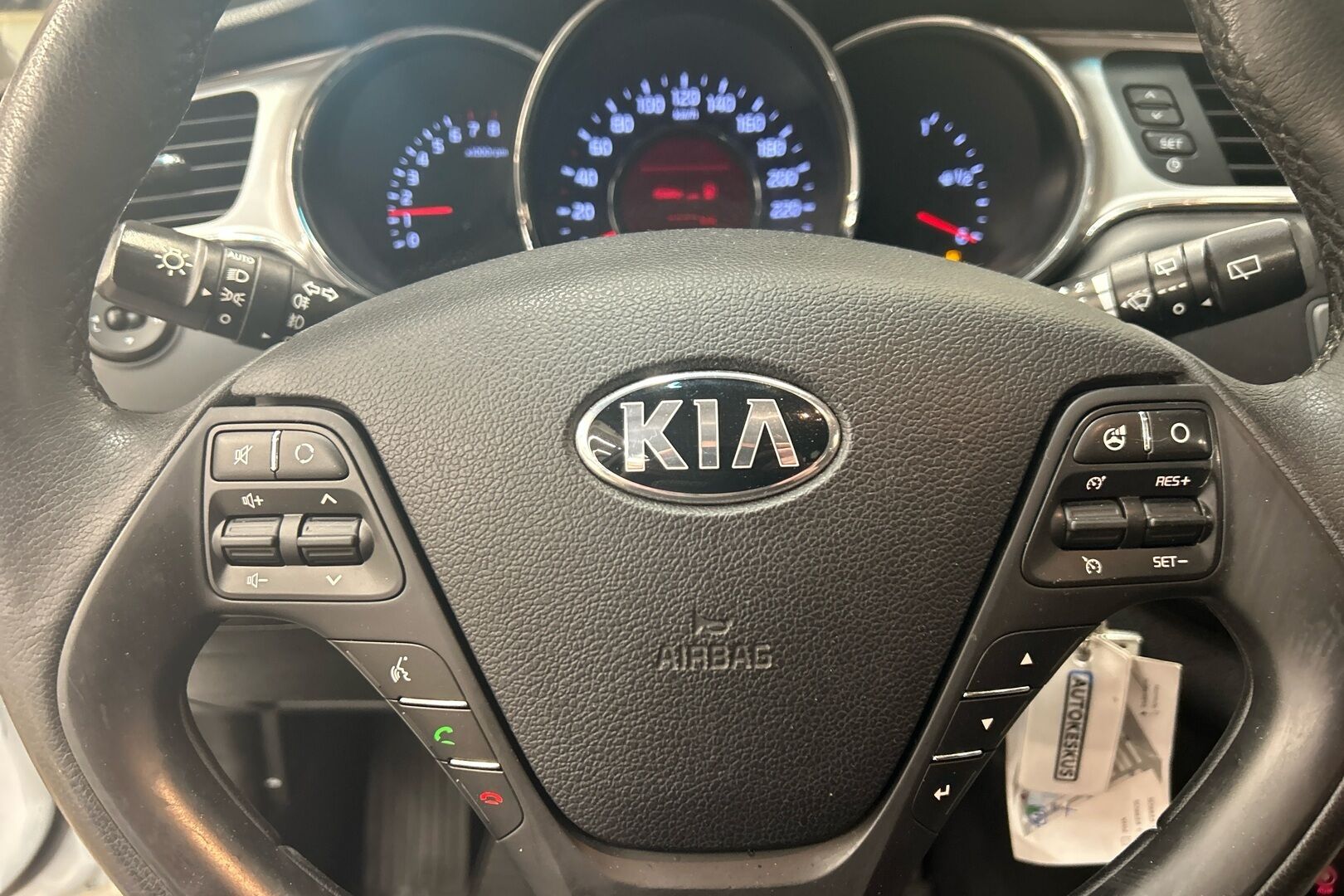 Kia cee'd iso kuva 16