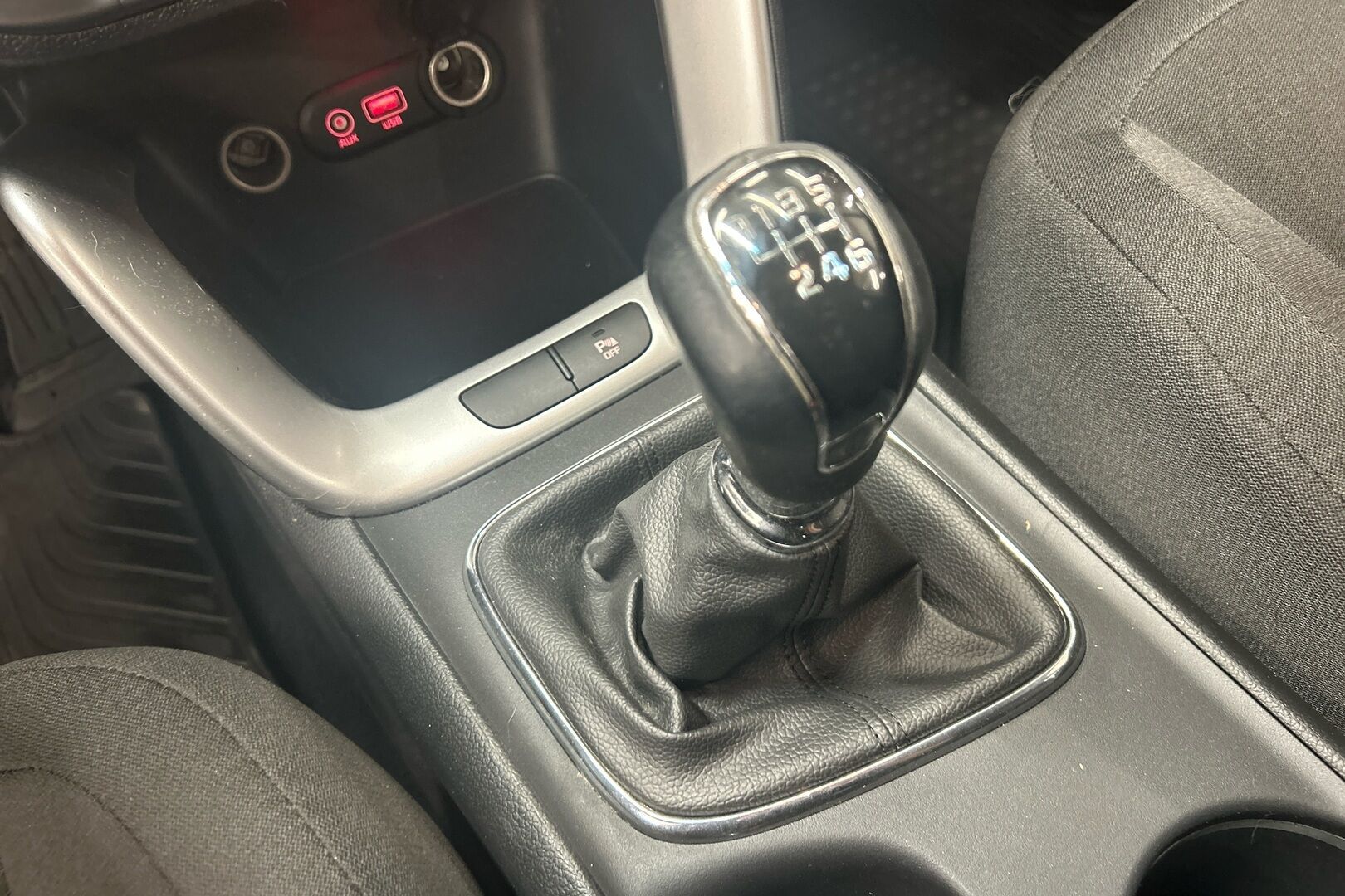 Kia cee'd iso kuva 20