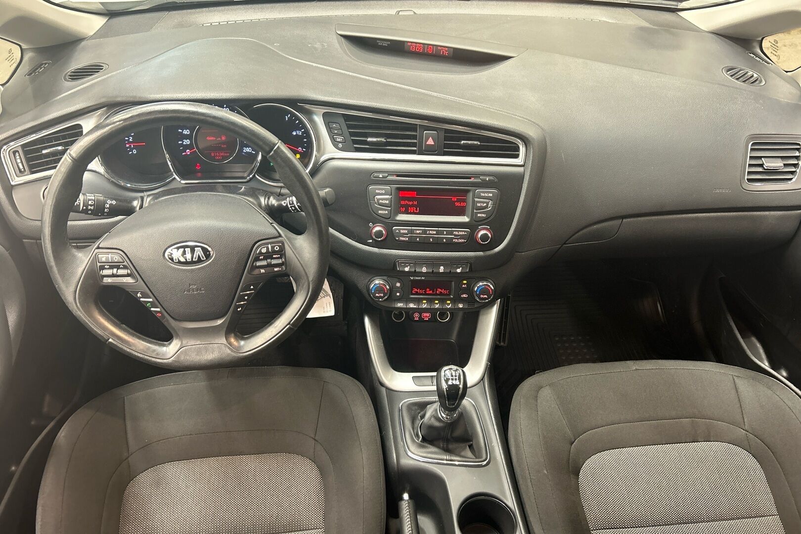 Kia cee'd iso kuva 6