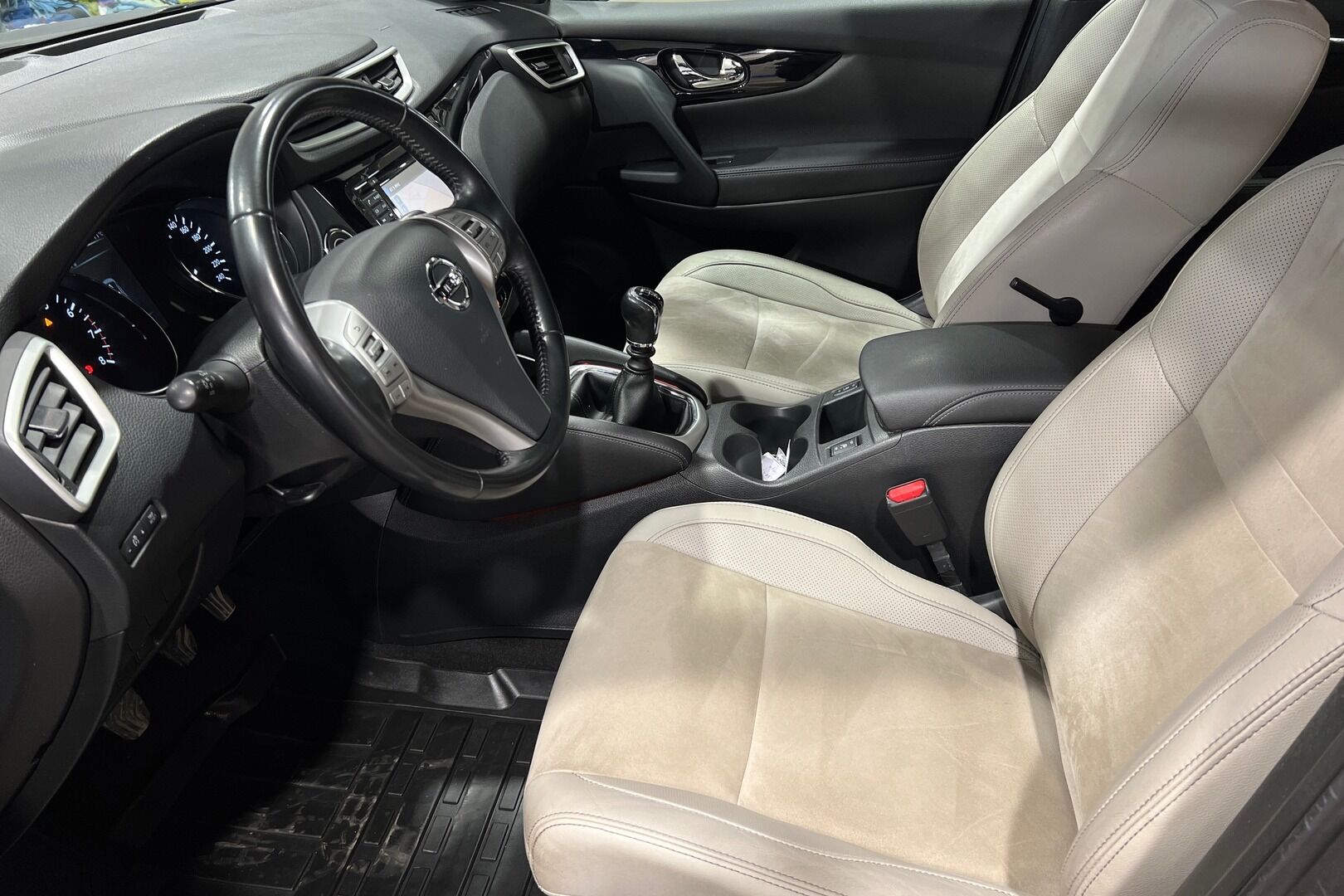 Nissan Qashqai iso kuva 17
