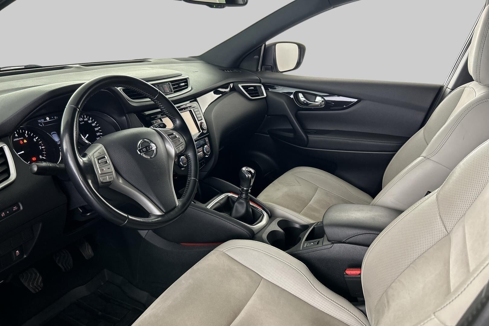 Nissan Qashqai iso kuva 8