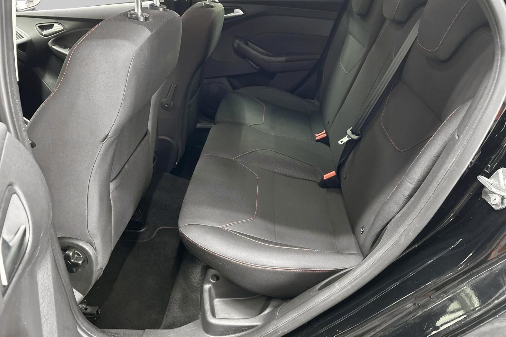 Ford Focus iso kuva 10
