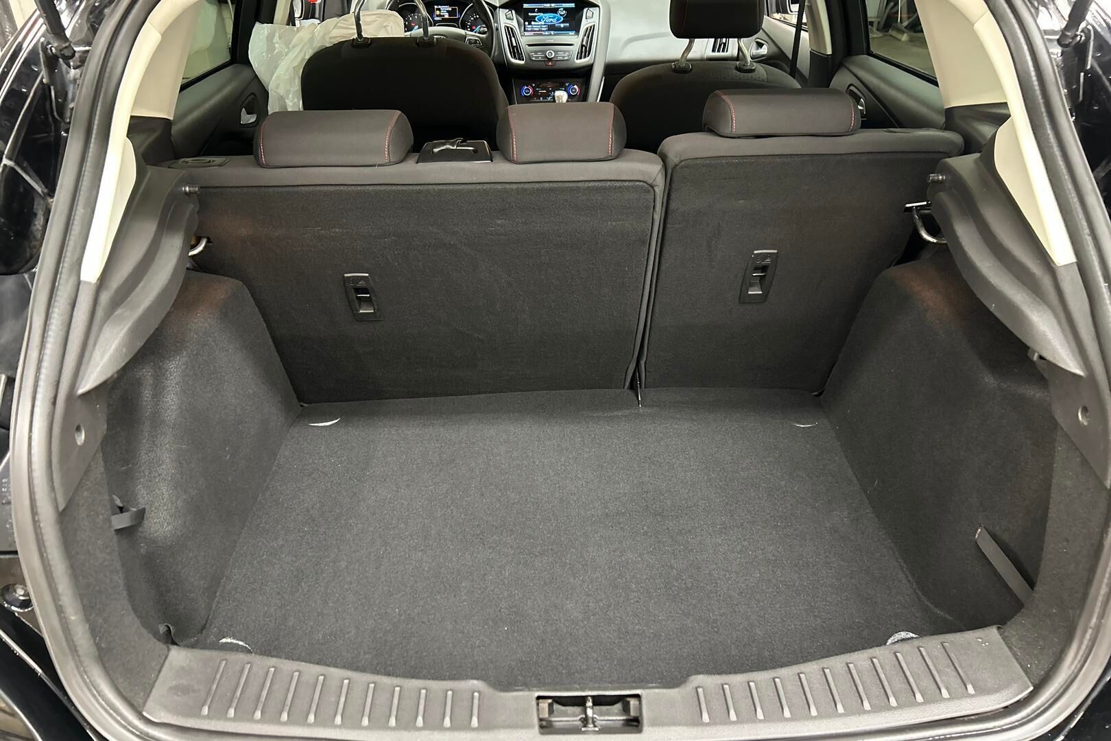 Ford Focus iso kuva 12