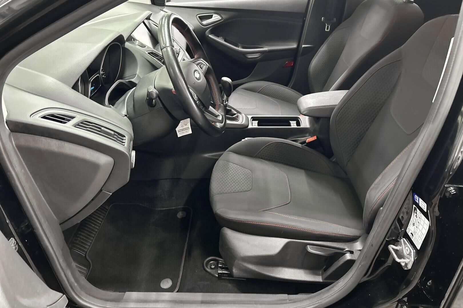 Ford Focus iso kuva 9