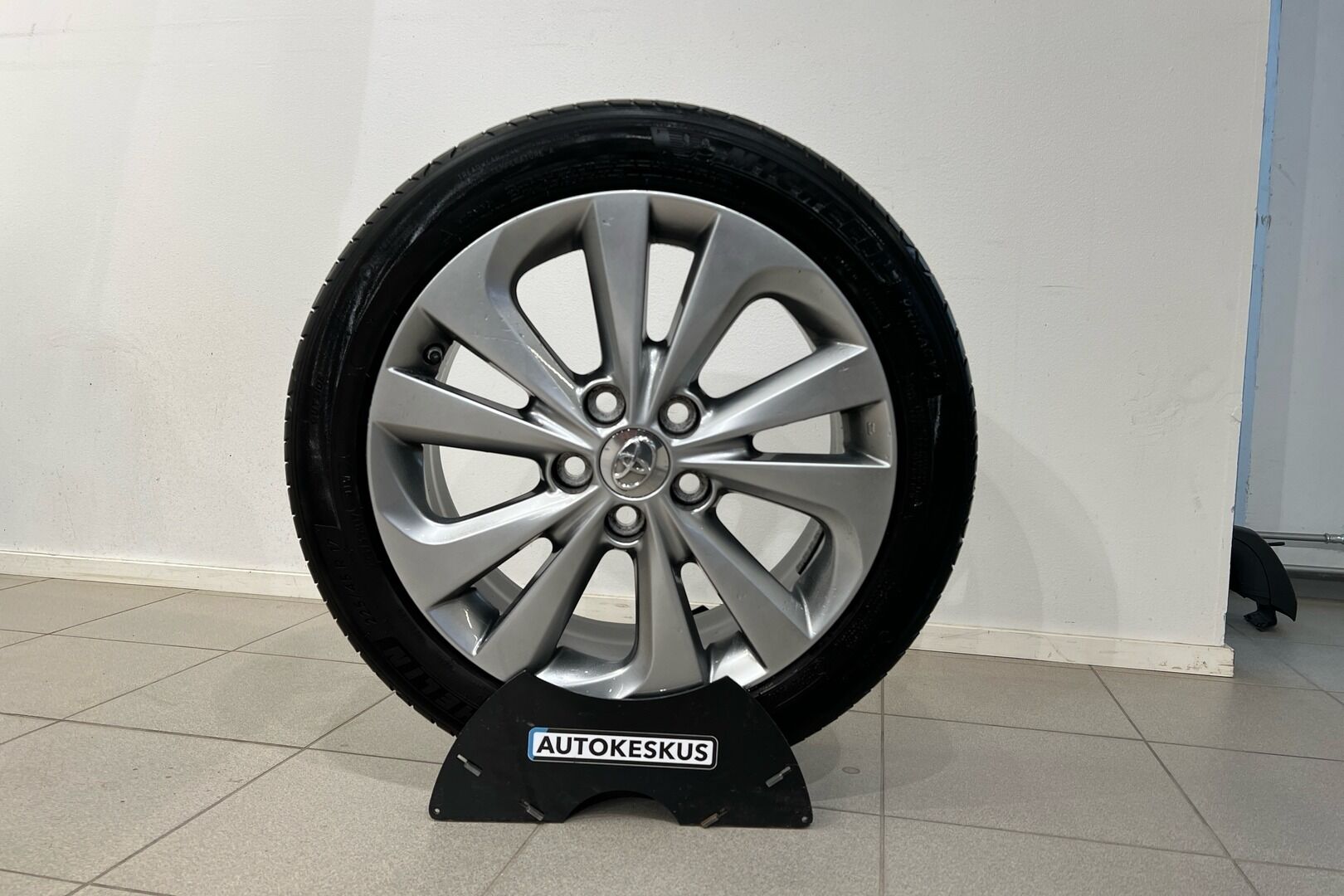 Toyota Auris iso kuva 12