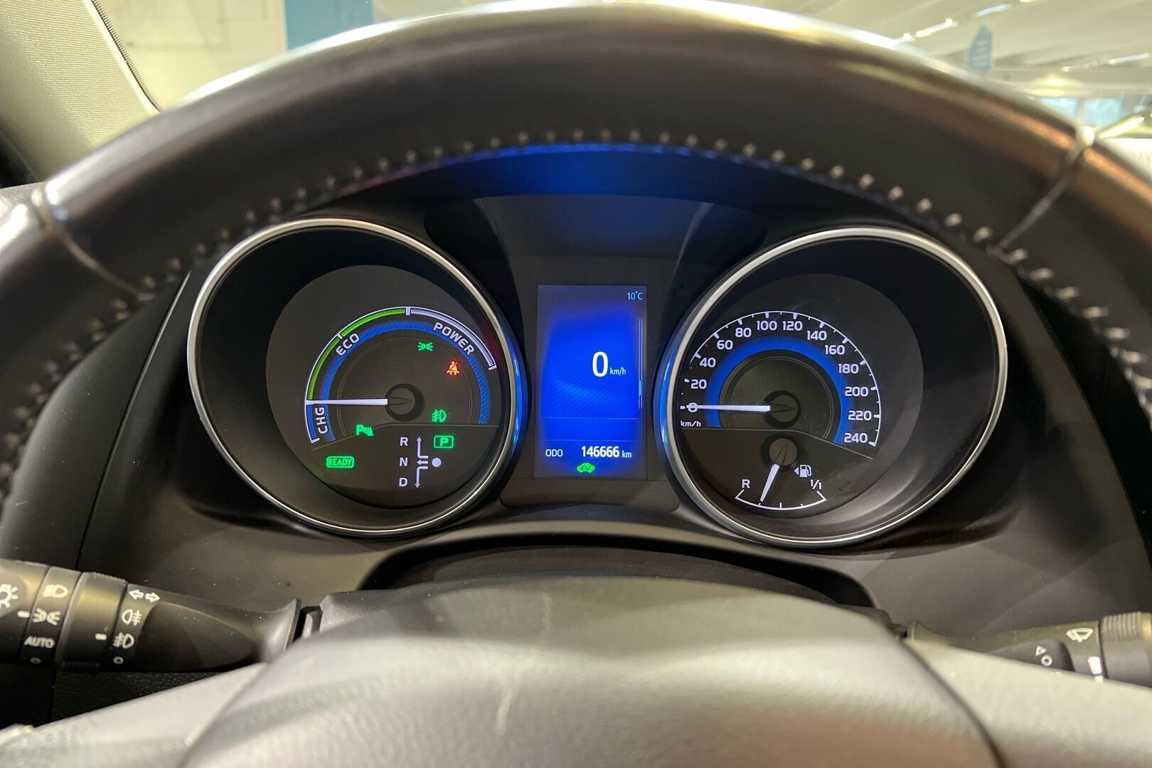 Toyota Auris iso kuva 15
