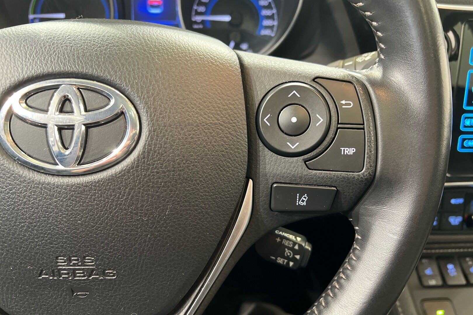 Toyota Auris iso kuva 18