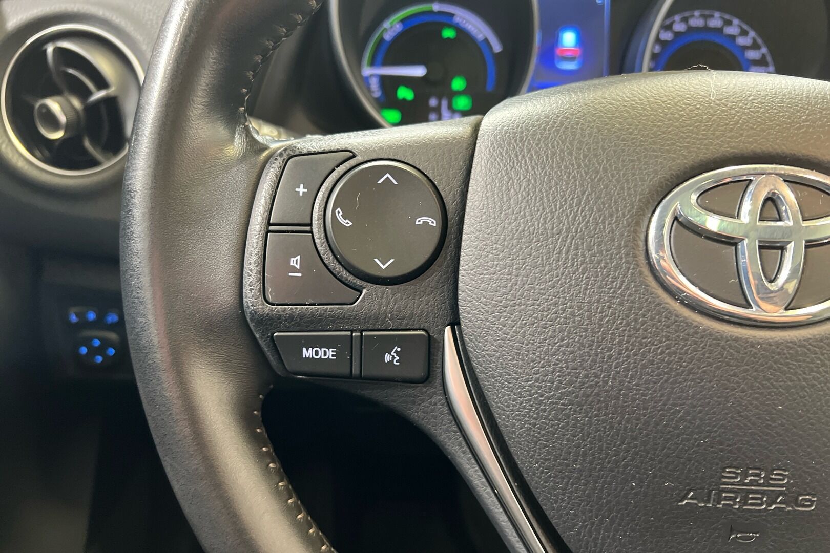 Toyota Auris iso kuva 19