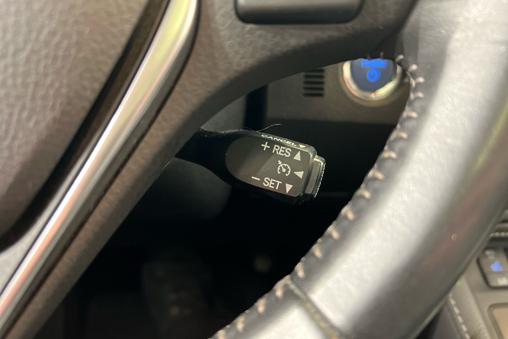 Toyota Auris iso kuva 20