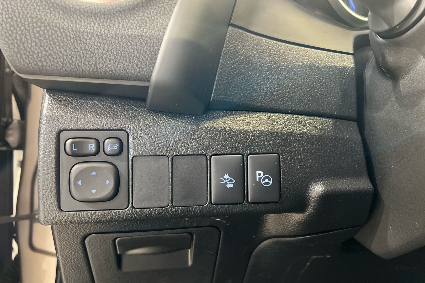 Toyota Auris iso kuva 21