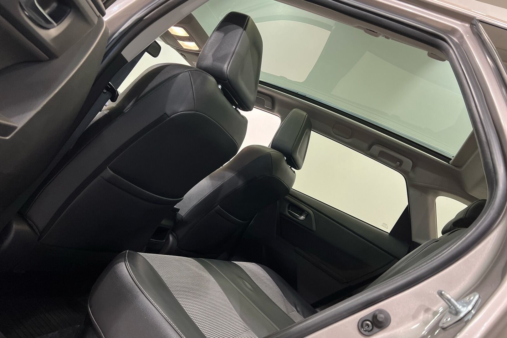 Toyota Auris iso kuva 22