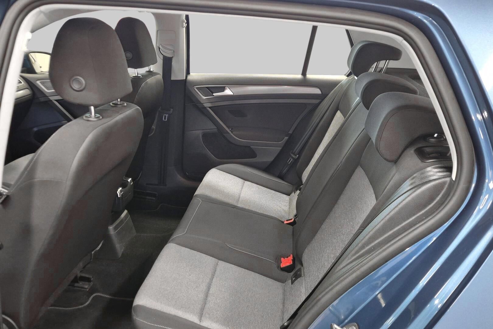 Volkswagen Golf iso kuva 7