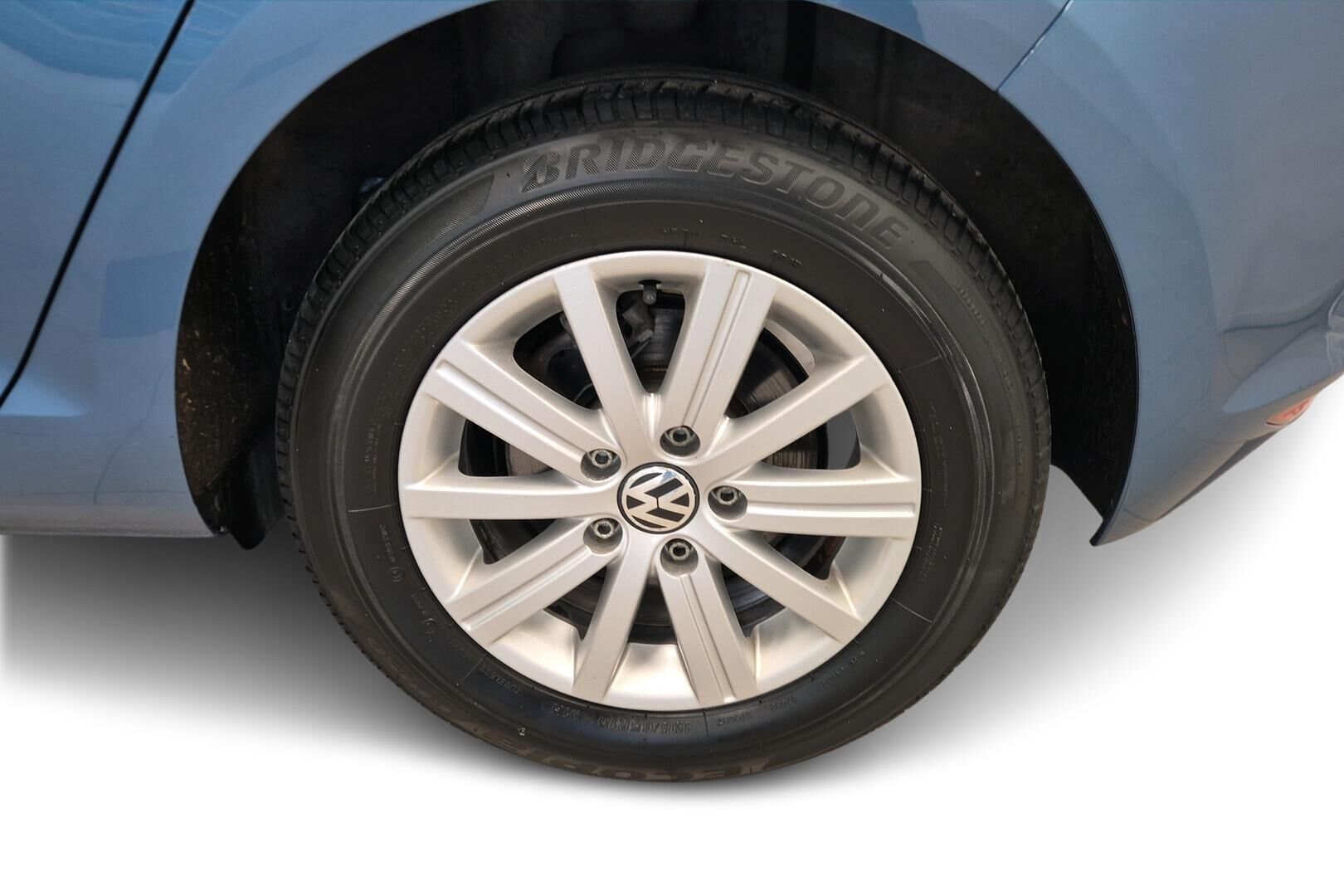 Volkswagen Golf iso kuva 9