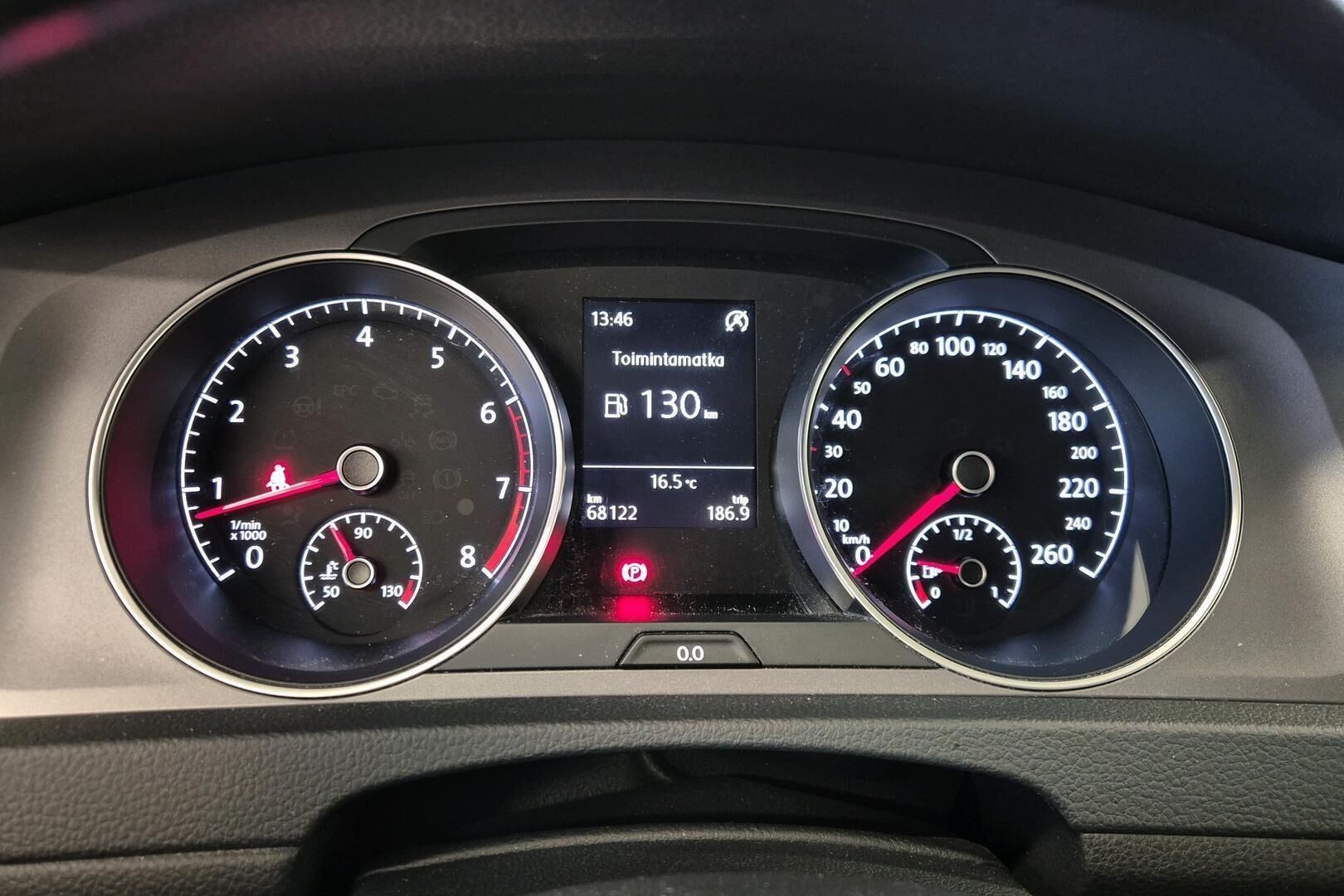 Volkswagen Golf iso kuva 10