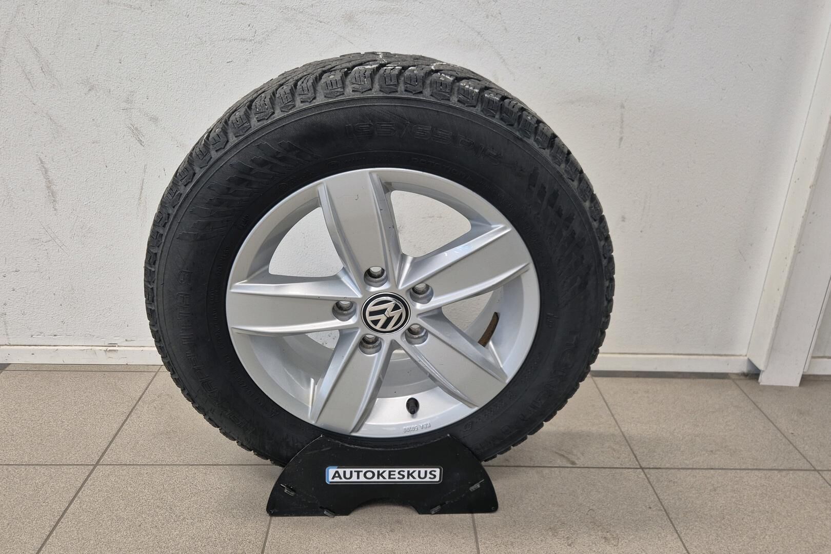 Volkswagen Golf iso kuva 16