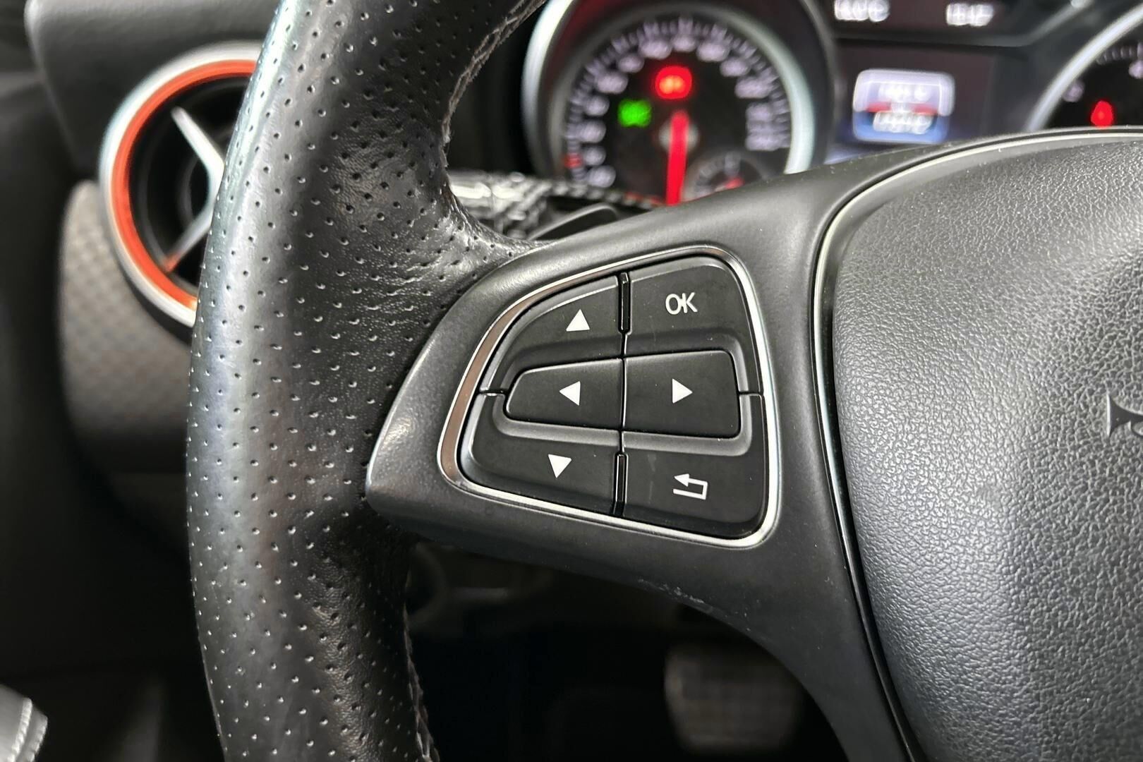 Mercedes-Benz A iso kuva 17