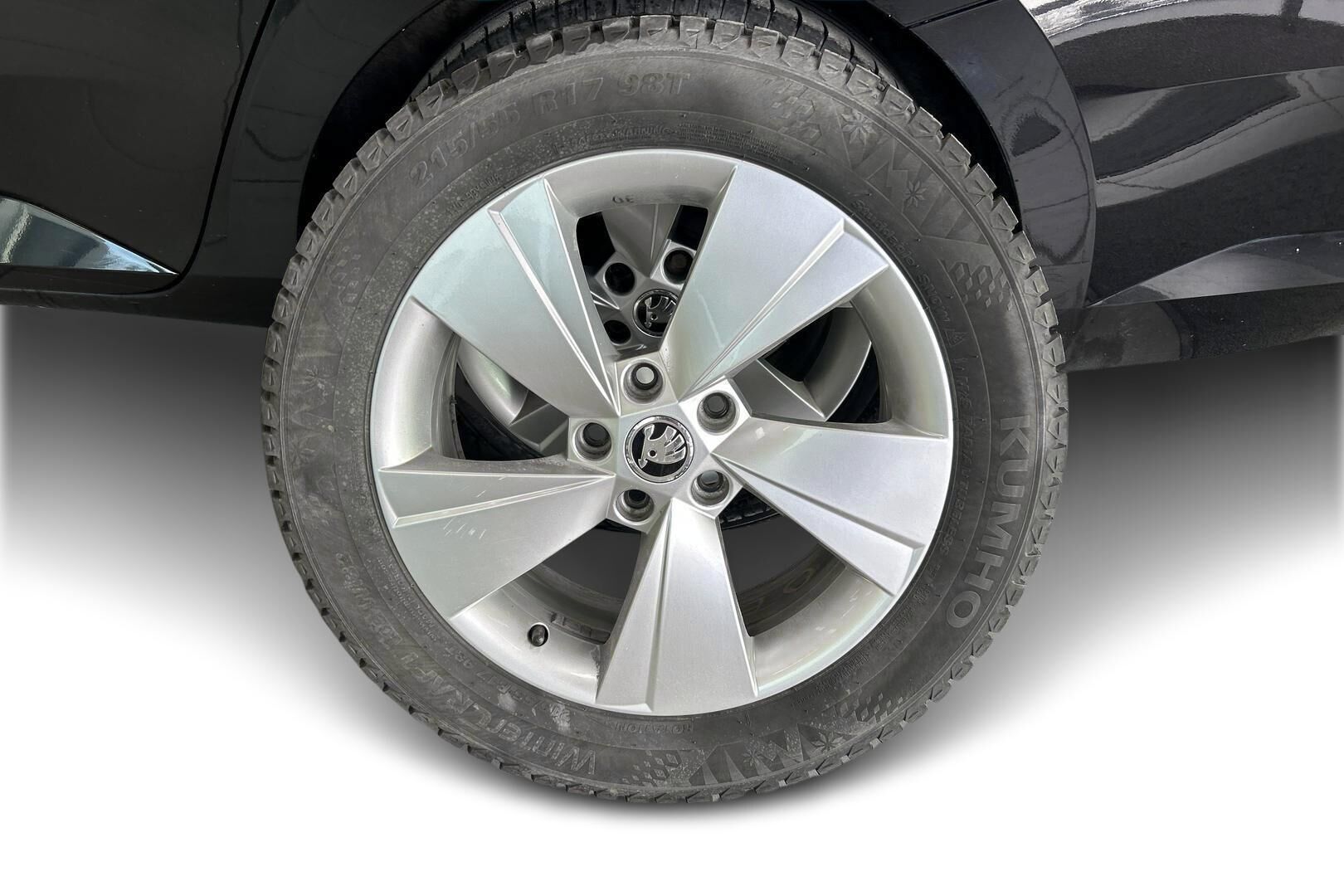 Skoda Superb iso kuva 11