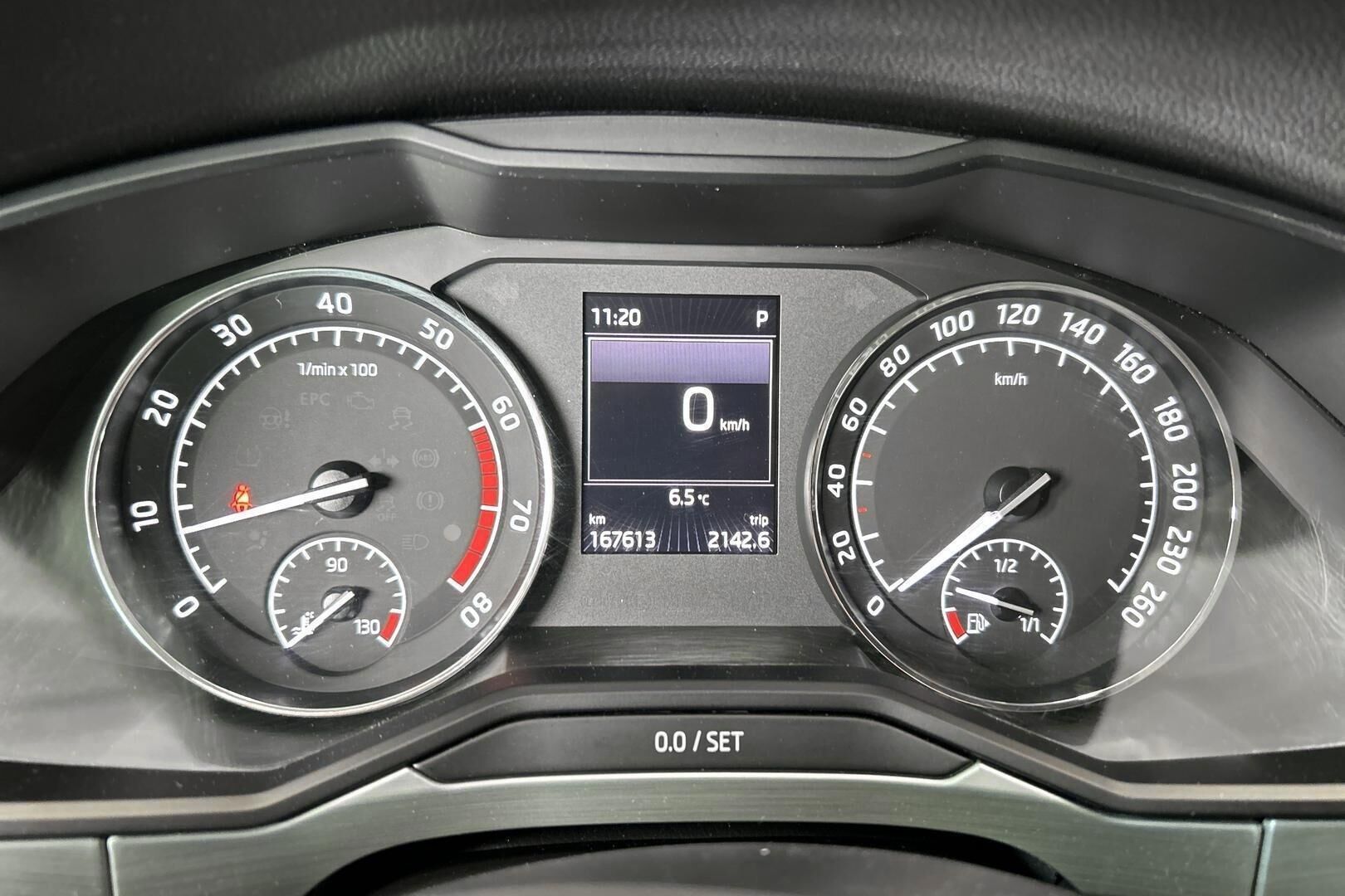 Skoda Superb iso kuva 12