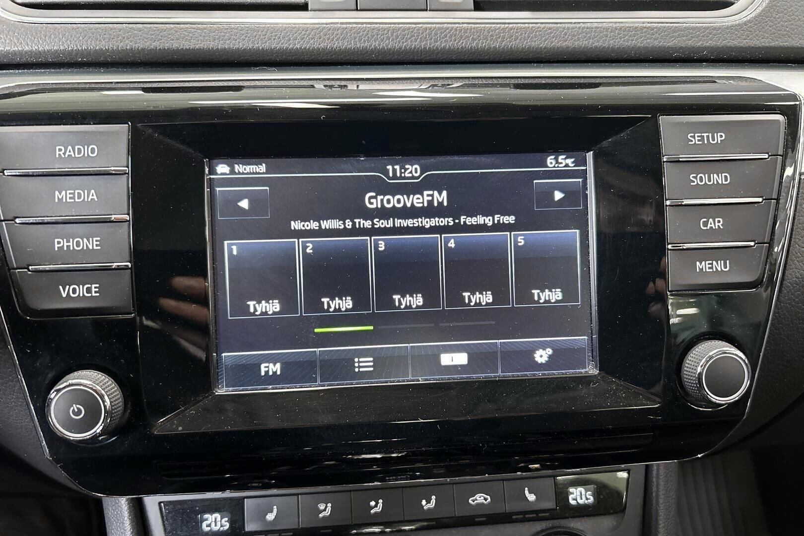 Skoda Superb iso kuva 13