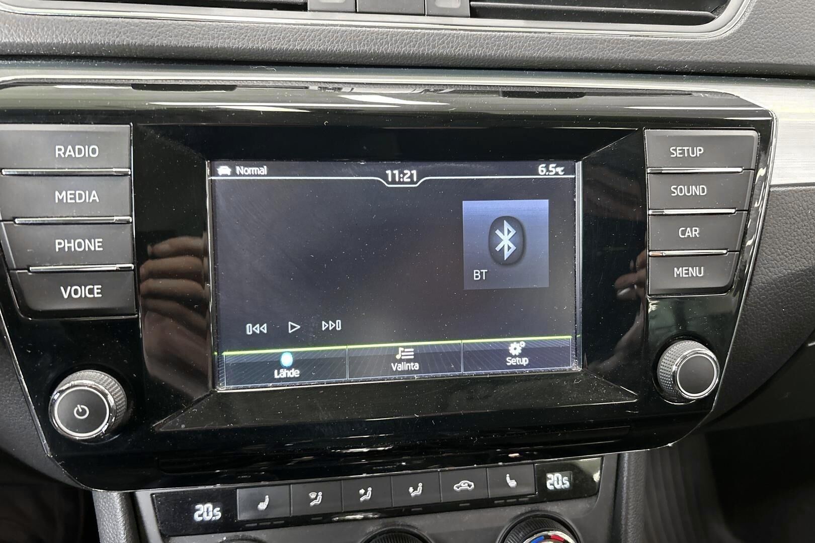 Skoda Superb iso kuva 14