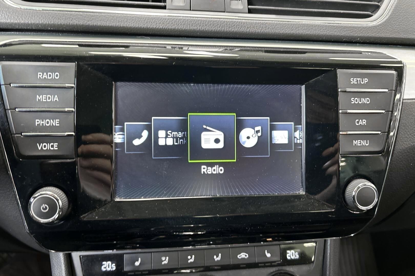 Skoda Superb iso kuva 17