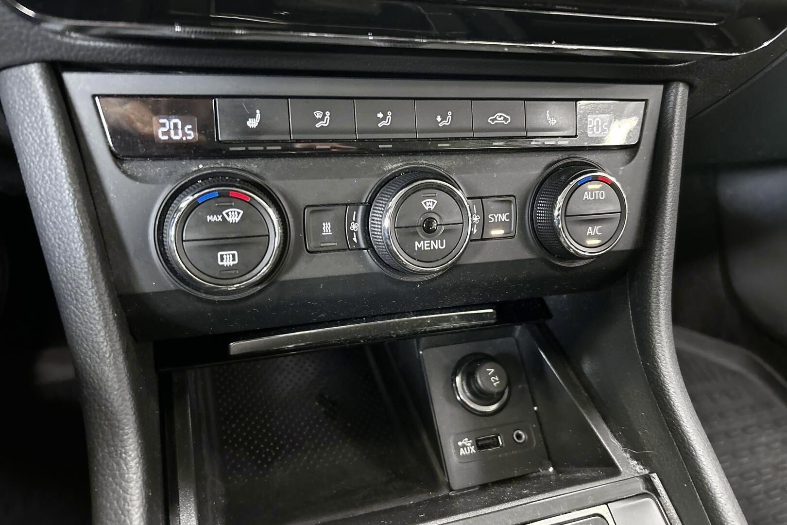 Skoda Superb iso kuva 28