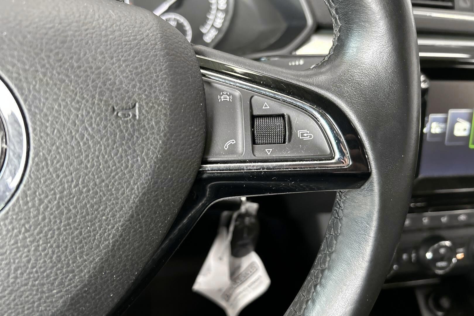 Skoda Superb iso kuva 21