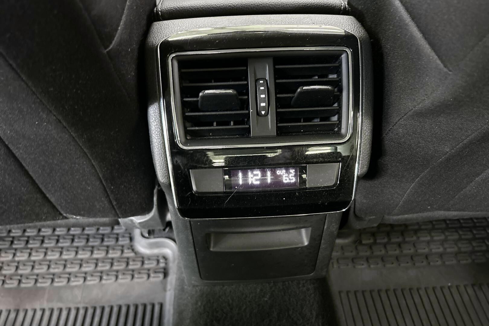 Skoda Superb iso kuva 24