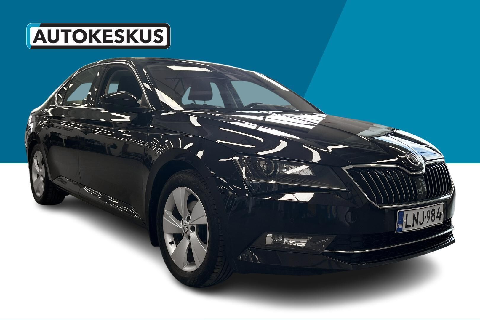 Skoda Superb iso kuva 2